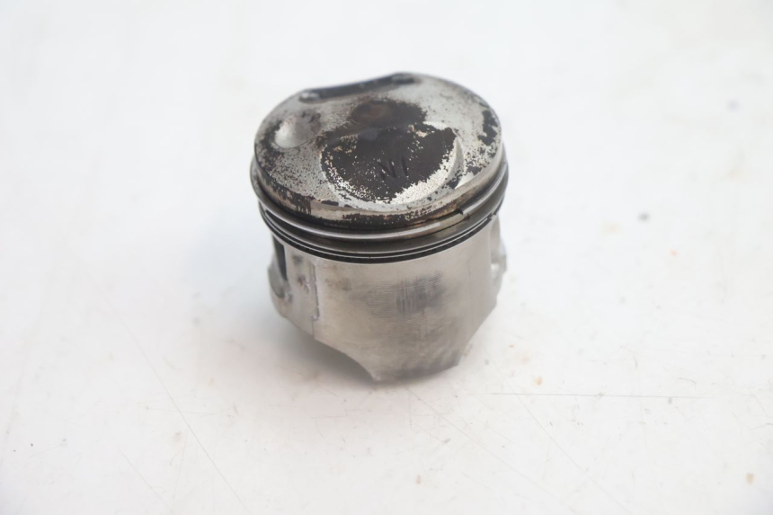 photo de CILINDRO Y PISTÓN TRASERO HONDA XLV VARADERO 125 (2007 - 2012) - Primer plano de alta resolución