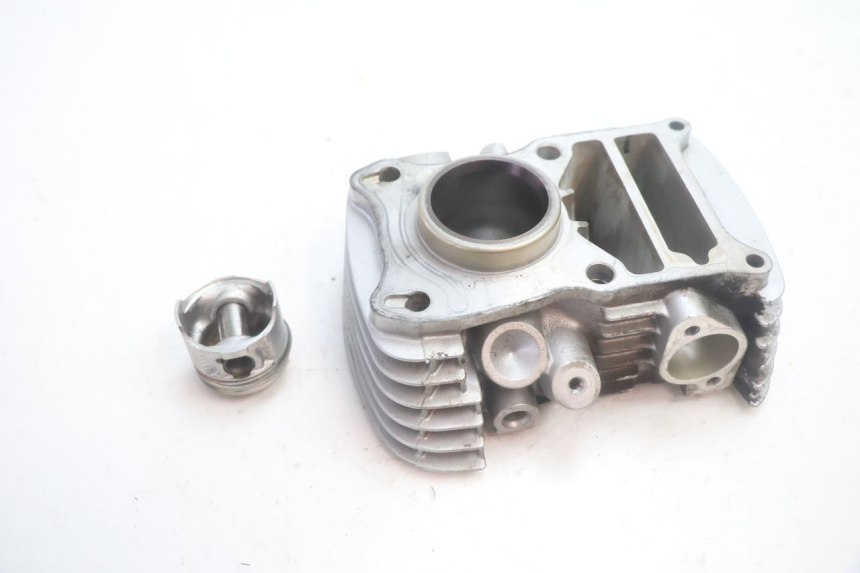 photo de CILINDRO Y PISTÓN TRASERO HONDA XLV VARADERO 125 (2007 - 2012) - Zoom estado de uso