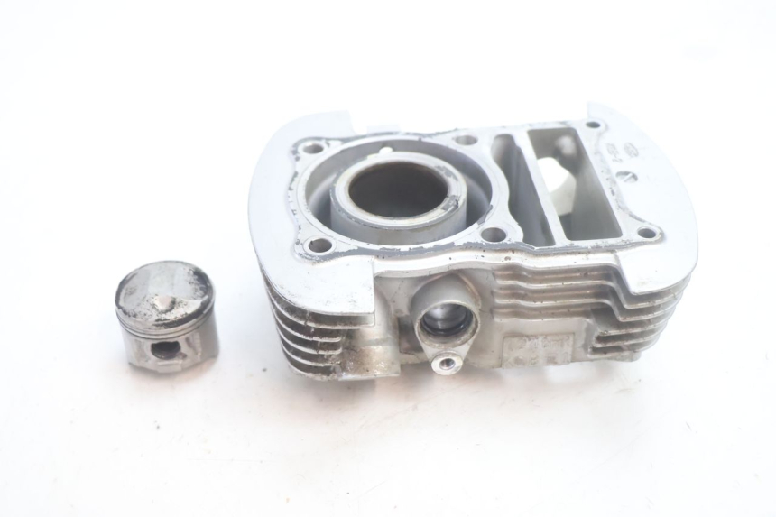 photo de CILINDRO Y PISTÓN DELANTERO HONDA XLV VARADERO 125 (2007 - 2012) - Detalle de la pieza