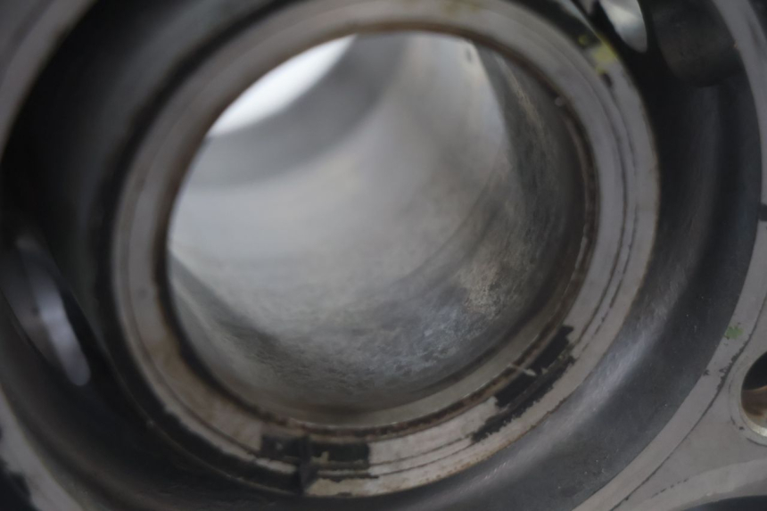 photo de CILINDRO Y PISTÓN DELANTERO HONDA XLV VARADERO 125 (2007 - 2012) - Otra vista del artículo
