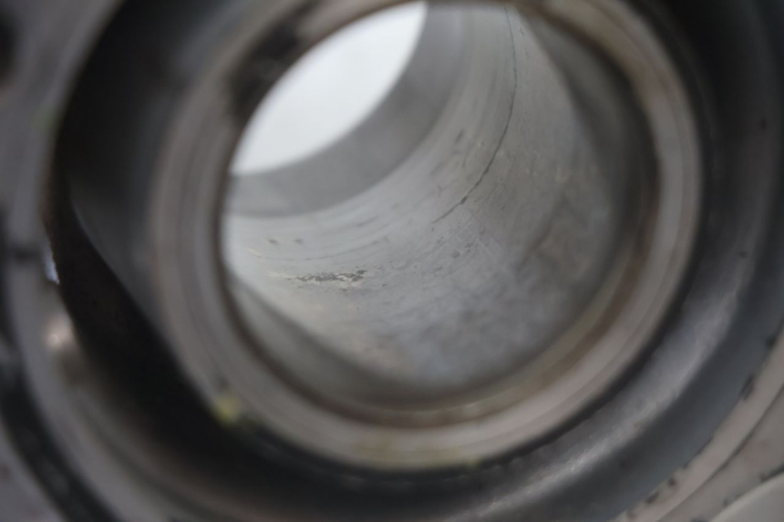 photo de CILINDRO Y PISTÓN DELANTERO HONDA XLV VARADERO 125 (2007 - 2012) - Zoom sobre los componentes