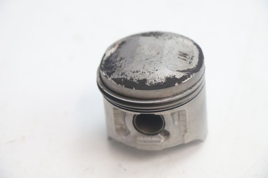 photo de CILINDRO Y PISTÓN DELANTERO HONDA XLV VARADERO 125 (2007 - 2012) - Enfoque en la estructura