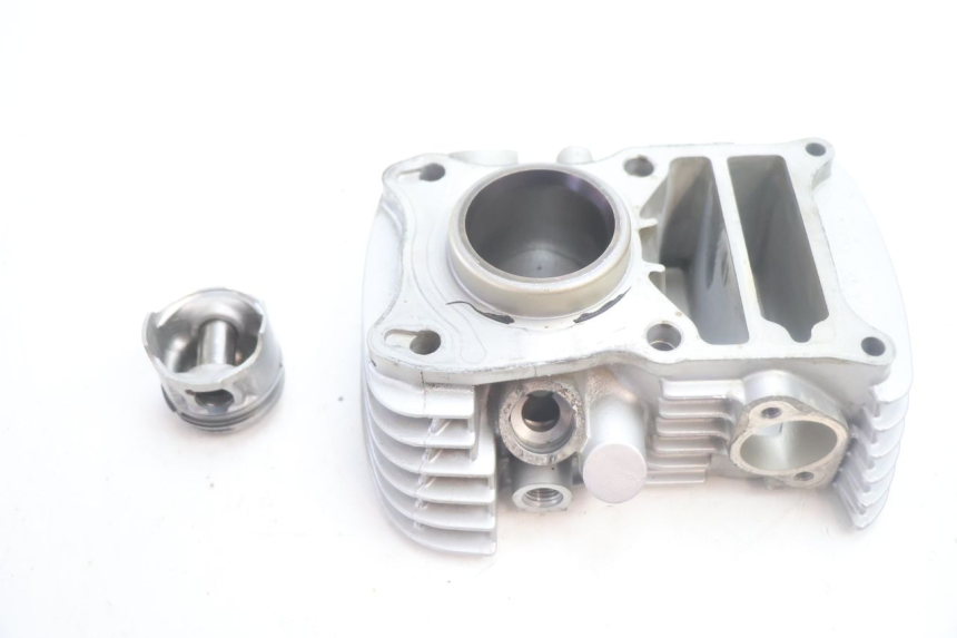 photo de CILINDRO Y PISTÓN DELANTERO HONDA XLV VARADERO 125 (2007 - 2012) - Zoom estado de uso