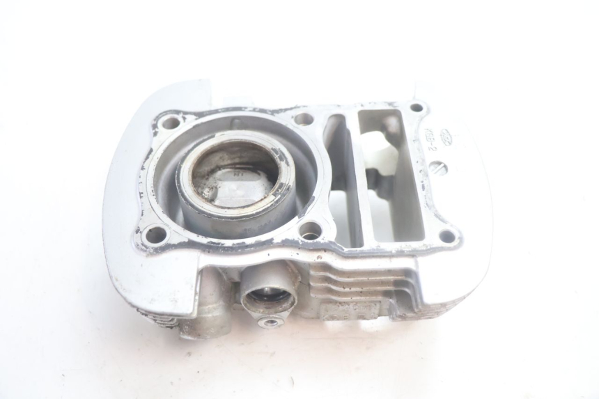 photo de CILINDRO Y PISTÓN DELANTERO HONDA XLV VARADERO 125 (2007 - 2012) - Primer plano técnico