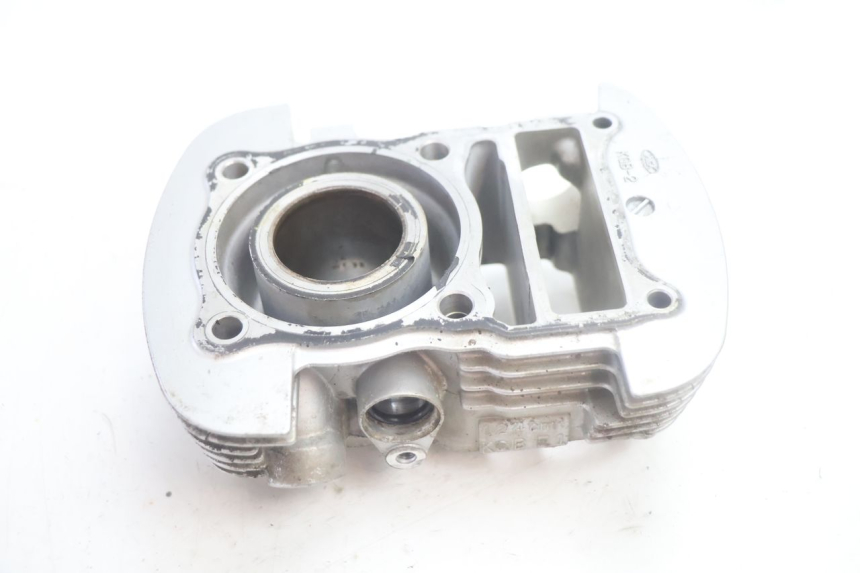 photo de CILINDRO Y PISTÓN DELANTERO HONDA XLV VARADERO 125 (2007 - 2012) - Detalles de los puntos de fijación