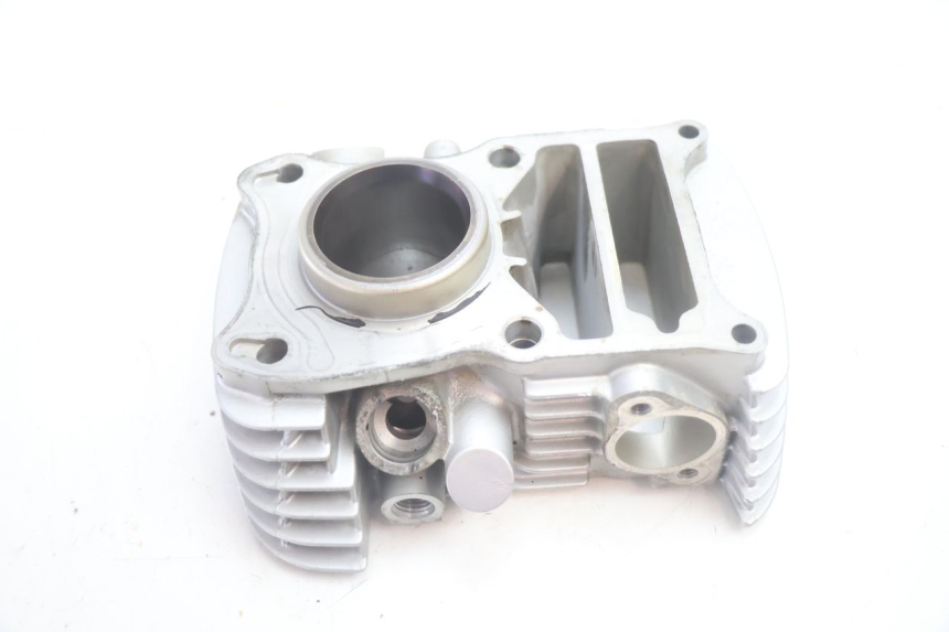 photo de CILINDRO Y PISTÓN DELANTERO HONDA XLV VARADERO 125 (2007 - 2012) - Recambio usado revisado