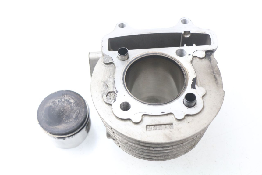 photo de CILINDRO PISTÓN JONWAY AZTRAL 125 (2008 - 2017) - Zoom sobre los componentes