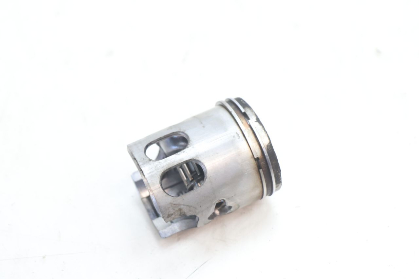 photo de CILINDRO PISTON MBK BOOSTER SPIRIT 50 (1996 - 1999) - Primer plano de alta resolución
