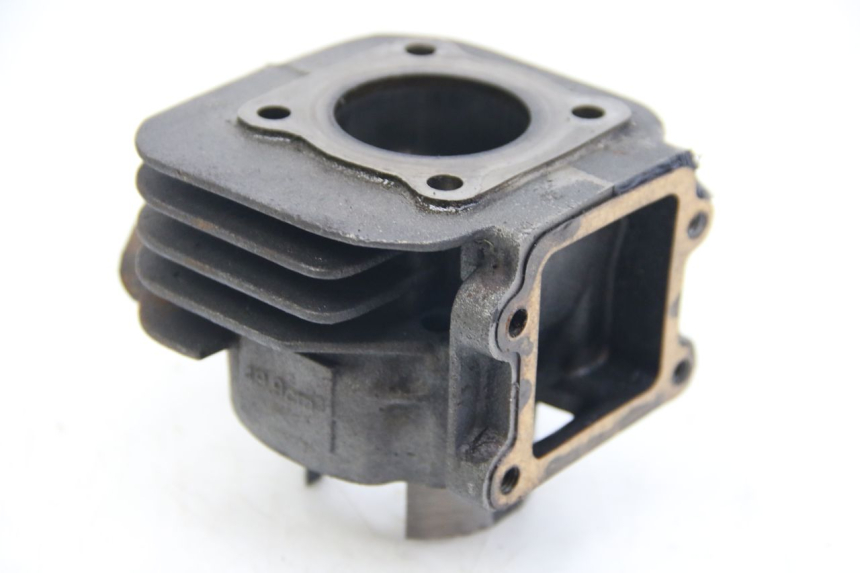 photo de CILINDRO PISTÓN MBK BOOSTER SPIRIT NAKED 50 (2004 - 2017) - Primer plano técnico