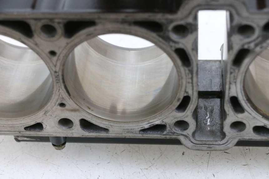 photo de CILINDRO PISTON MV AGUSTA BRUTALE R WALLY 910 (2008 - 2008) - Enfoque en la estructura