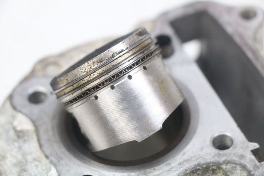 photo de CILINDRO PISTÓN BAOTIAN BT 50 QT-12 50 (2007 - 2009) - Zoom sobre los componentes