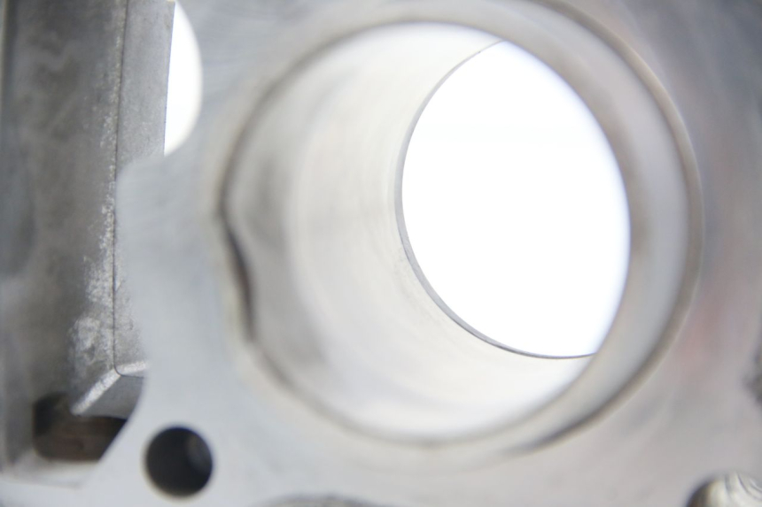 photo de CILINDRO PISTÓN SUZUKI BURGMAN 125 (2007 - 2014) - Primer plano de alta resolución