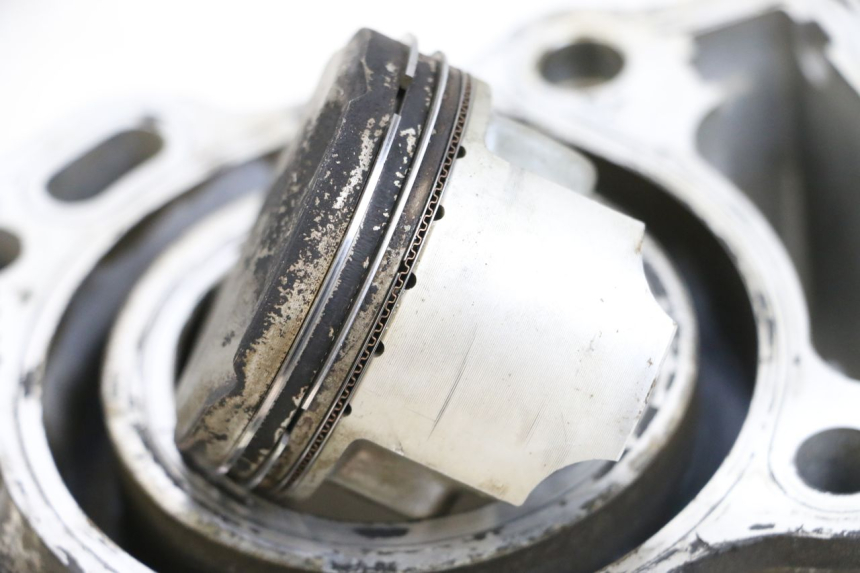 photo de CILINDRO PISTÓN SUZUKI BURGMAN 125 (2007 - 2014) - Zoom sobre los componentes