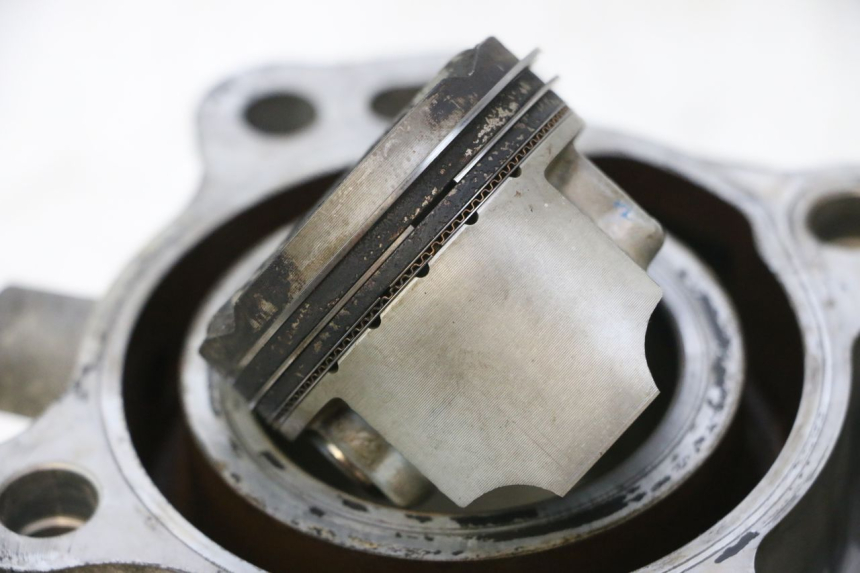 photo de CILINDRO PISTÓN SUZUKI BURGMAN 125 (2007 - 2014) - Enfoque en la estructura