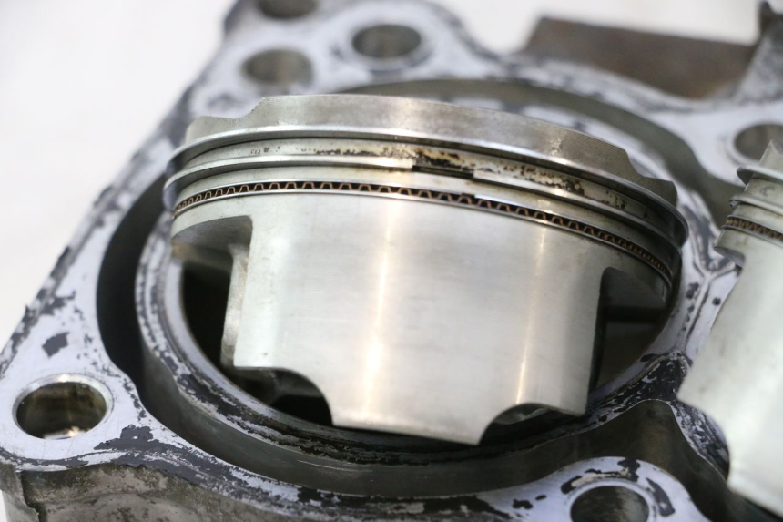 photo de CILINDRO PISTON SUZUKI BURGMAN EXECUTIVE ABS 650 (2006 - 2012) - Ángulo de visión alternativo