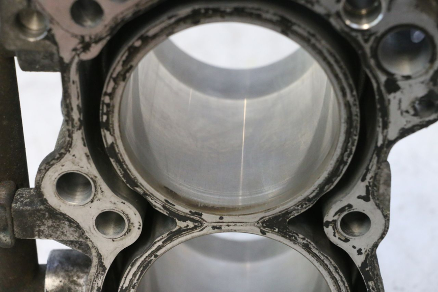 photo de CILINDRO PISTON SUZUKI BURGMAN EXECUTIVE ABS 650 (2006 - 2012) - Detalles de los puntos de fijación