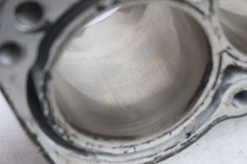 photo de CILINDRO PISTON SUZUKI BURGMAN EXECUTIVE ABS 650 (2006 - 2012) - Primer plano de alta resolución