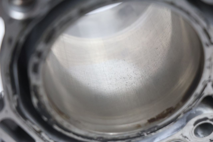 photo de CILINDRO PISTON SUZUKI BURGMAN EXECUTIVE ABS 650 (2006 - 2012) - Perfil de la pieza de repuesto