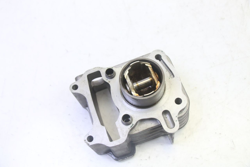 photo de CILINDRO PISTÓN SYM CROX 4T 50 (2016 - 2023) - Otra perspectiva