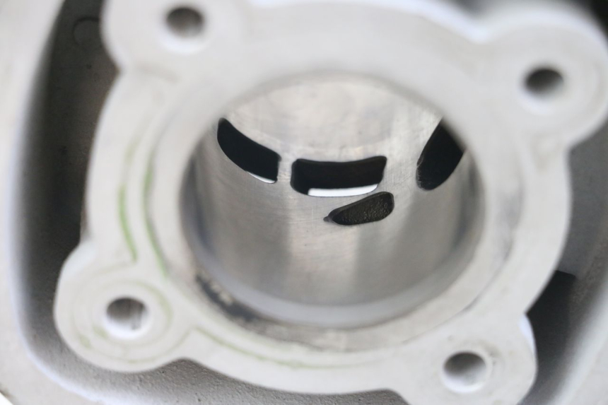 photo de CILINDRO PISTON GILERA DNA 50 (2000 - 2007) - Detalles de los puntos de fijación