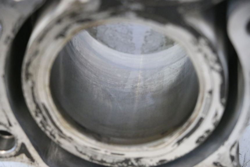 photo de CILINDRO PISTON HONDA FJS SILVER WING SILVERWING 400 (2005 - 2008) - Primer plano de alta resolución