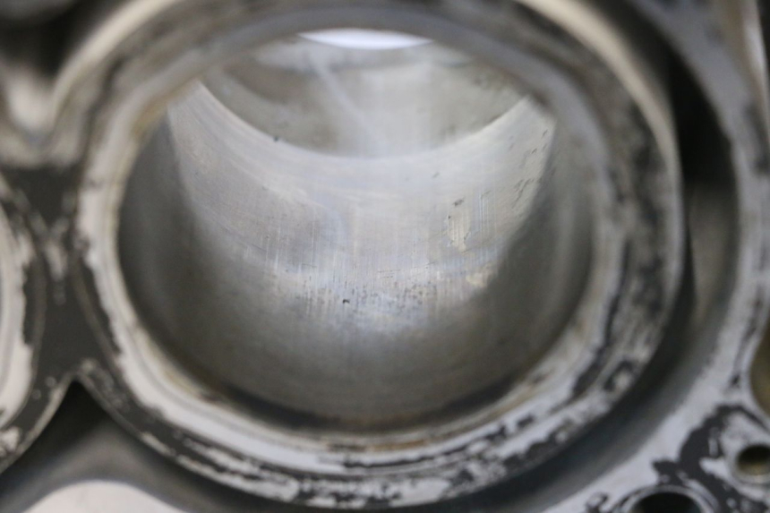 photo de CILINDRO PISTON HONDA FJS SILVER WING SILVERWING 400 (2005 - 2008) - Enfoque en la estructura