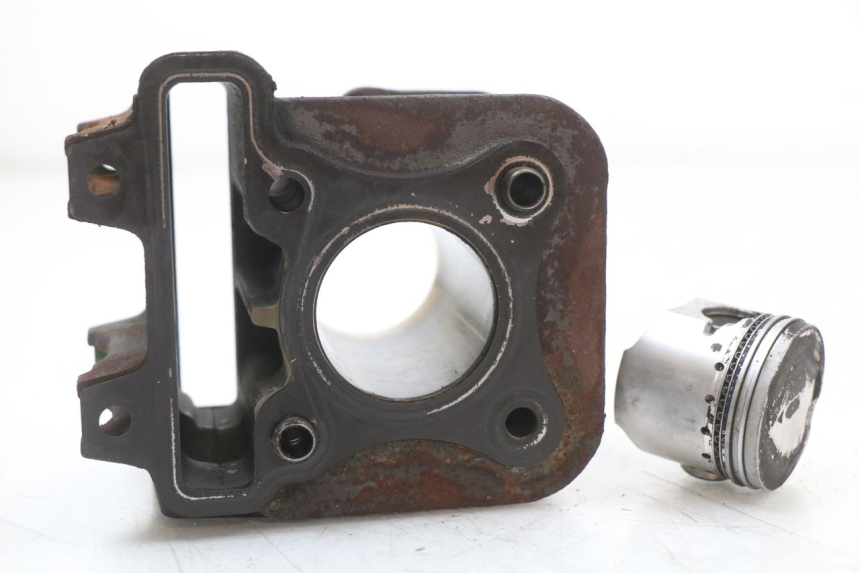 photo de CILINDRO PISTON PIAGGIO FLY 4T 50 (2004 - 2010) - Otra perspectiva