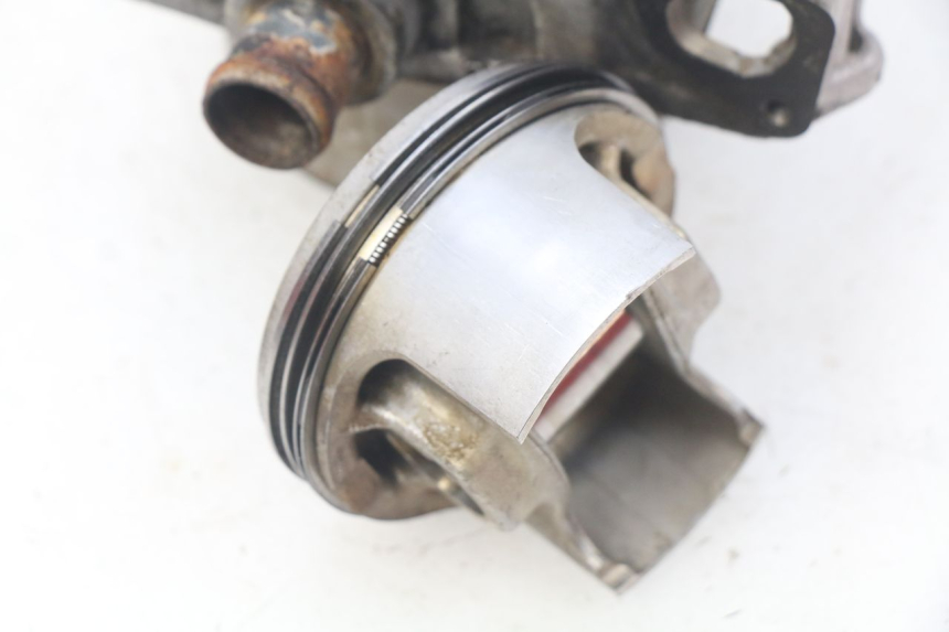 photo de CILINDRO PISTON PEUGEOT GEOPOLIS 400 (2007 - 2013) - Enfoque en la estructura