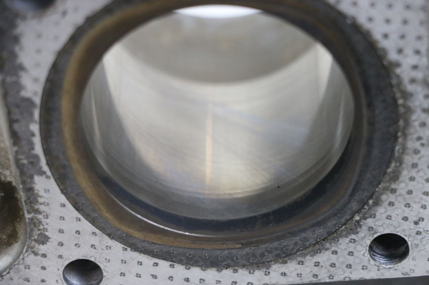 photo de CILINDRO PISTON SUZUKI GSX E 250 (1982 - 1983) - Otra perspectiva
