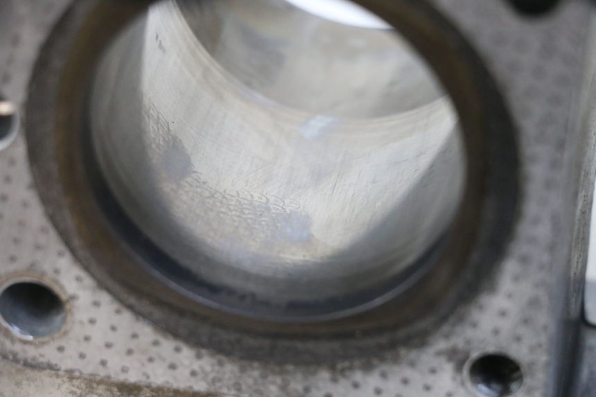 photo de CILINDRO PISTON SUZUKI GSX E 250 (1982 - 1983) - Primer plano técnico