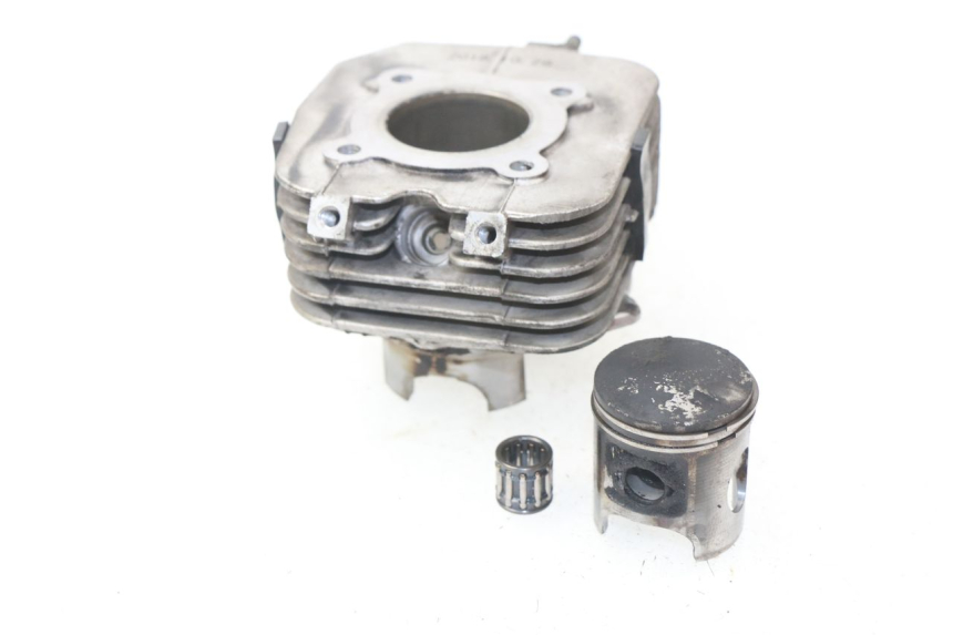 photo de CILINDRO PISTON PEUGEOT KISBEE 2T 50 (2018 - 2022) - Zoom sobre los componentes