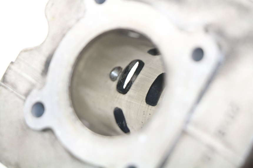 photo de CILINDRO PISTON PEUGEOT KISBEE 2T 50 (2018 - 2022) - Primer plano técnico