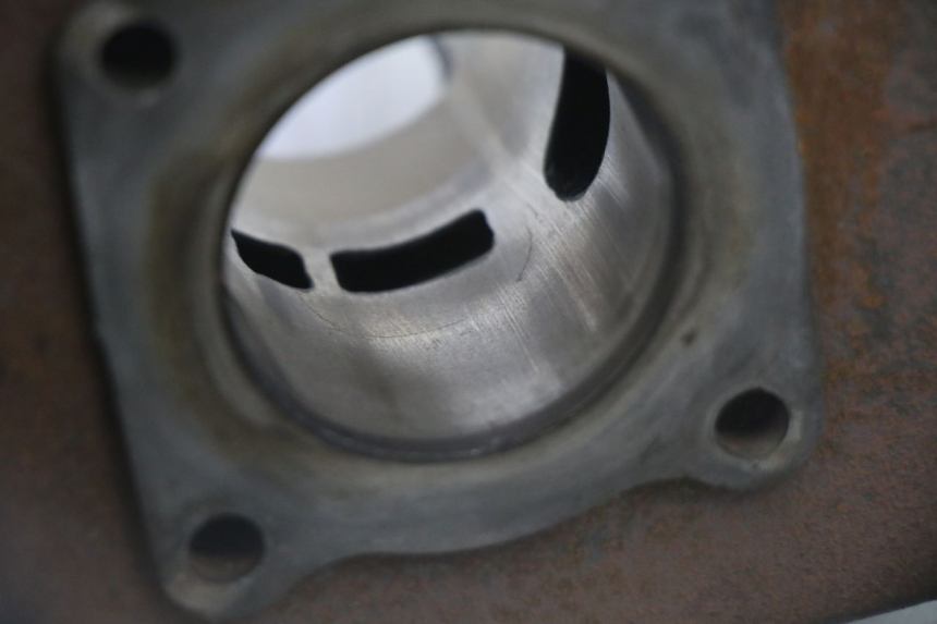 photo de CILINDRO PISTON PEUGEOT KISBEE 2T 50 (2010 - 2017) - Características distintivas