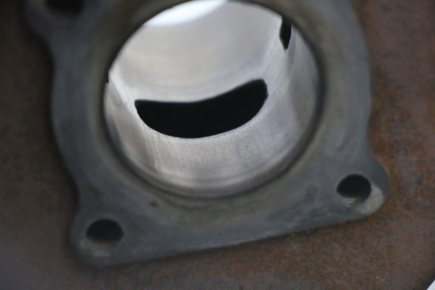 photo de CILINDRO PISTON PEUGEOT KISBEE 2T 50 (2010 - 2017) - Zoom sobre los componentes