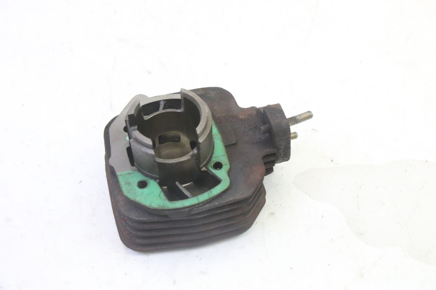 photo de CILINDRO PISTON PEUGEOT KISBEE 2T 50 (2010 - 2017) - Primer plano de alta resolución