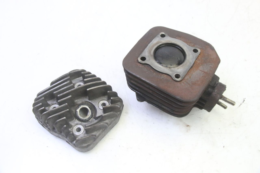 photo de CILINDRO PISTON PEUGEOT KISBEE 2T 50 (2010 - 2017) - Otra perspectiva