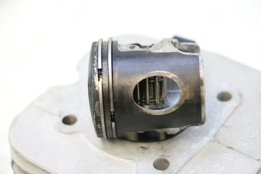 photo de CILINDRO PISTON PEUGEOT KISBEE 2T 50 (2018 - 2022) - Zoom sobre los componentes