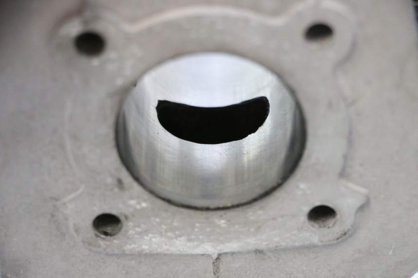 photo de CILINDRO PISTON PEUGEOT KISBEE 2T 50 (2018 - 2022) - Zoom estado de uso
