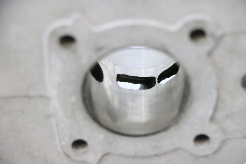photo de CILINDRO PISTON PEUGEOT KISBEE 2T 50 (2018 - 2022) - Otra perspectiva
