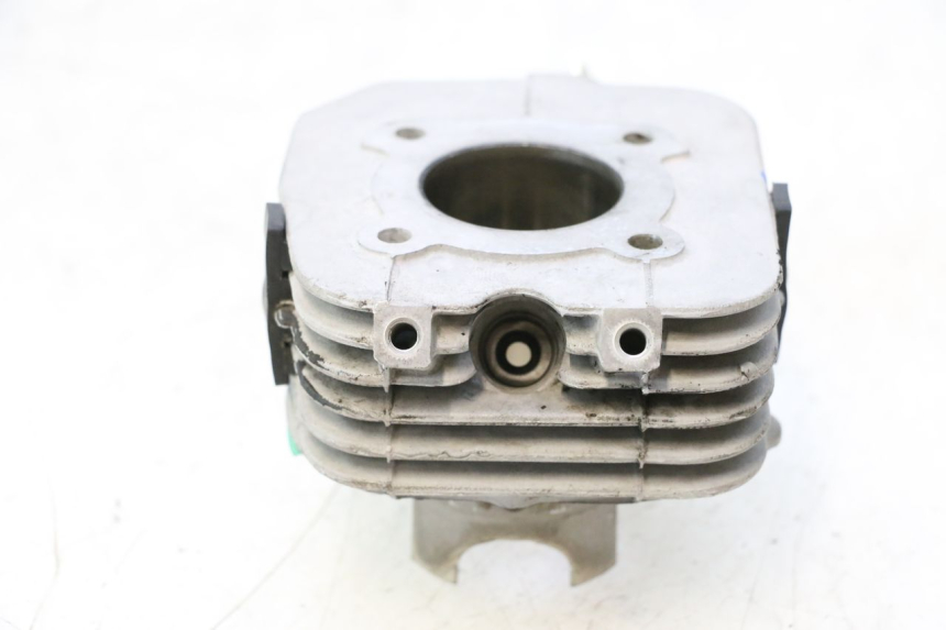 photo de CILINDRO PISTON PEUGEOT KISBEE 2T 50 (2018 - 2022) - Detalles de los puntos de fijación