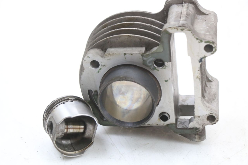 photo de CILINDRO PISTÓN PEUGEOT KISBEE 4T 50 (2018 - 2022) - Primer plano técnico