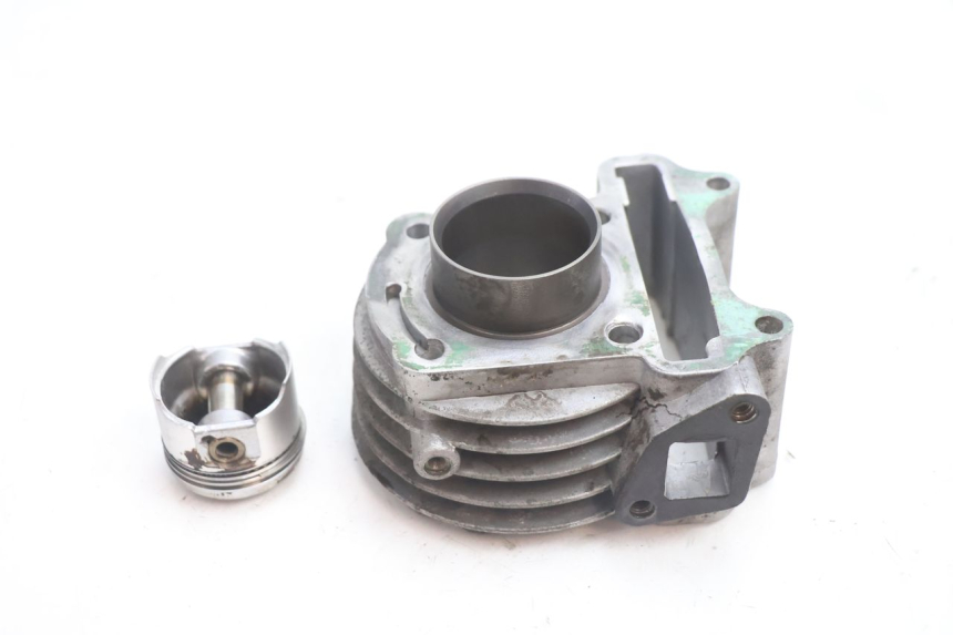 photo de CILINDRO PISTON PEUGEOT KISBEE 4T 50 (2010 - 2017) - Primer plano técnico
