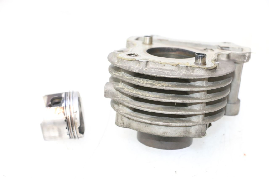 photo de CILINDRO PISTON PEUGEOT KISBEE 4T 50 (2010 - 2017) - Otra vista del artículo