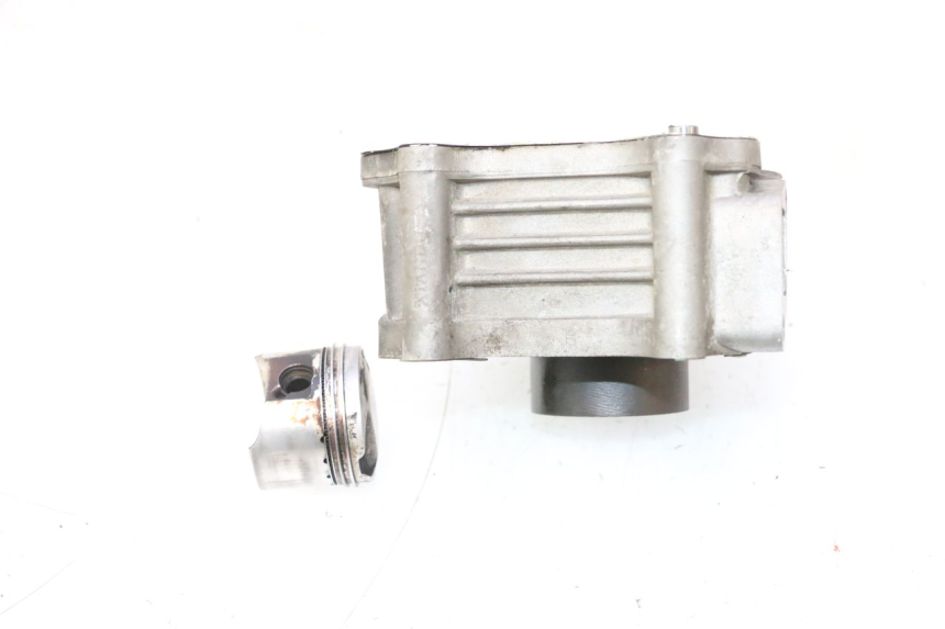 photo de CILINDRO PISTON PEUGEOT KISBEE 4T 50 (2010 - 2017) - Zoom sobre los componentes