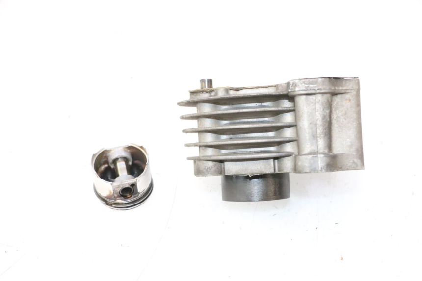 photo de CILINDRO PISTON PEUGEOT KISBEE 4T 50 (2010 - 2017) - Primer plano de alta resolución