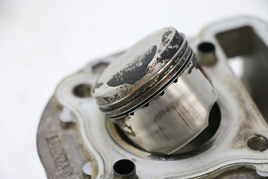 photo de CILINDRO PISTON PEUGEOT KISBEE 4T 50 (2010 - 2017) - Inspección visual detallada