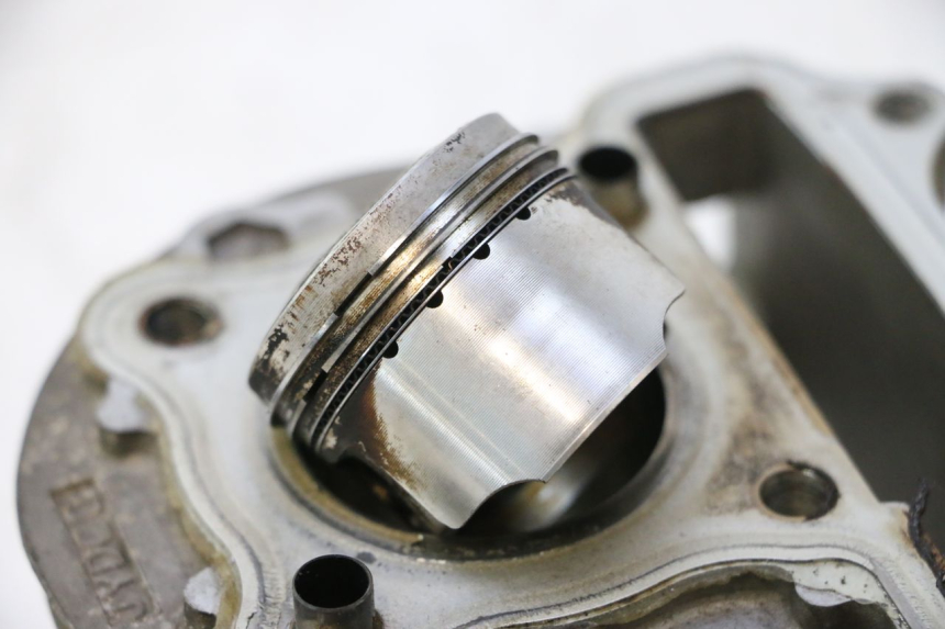 photo de CILINDRO PISTON PEUGEOT KISBEE 4T 50 (2010 - 2017) - Enfoque en la estructura
