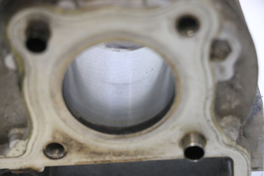 photo de CILINDRO PISTON PEUGEOT KISBEE 4T 50 (2010 - 2017) - Otra perspectiva