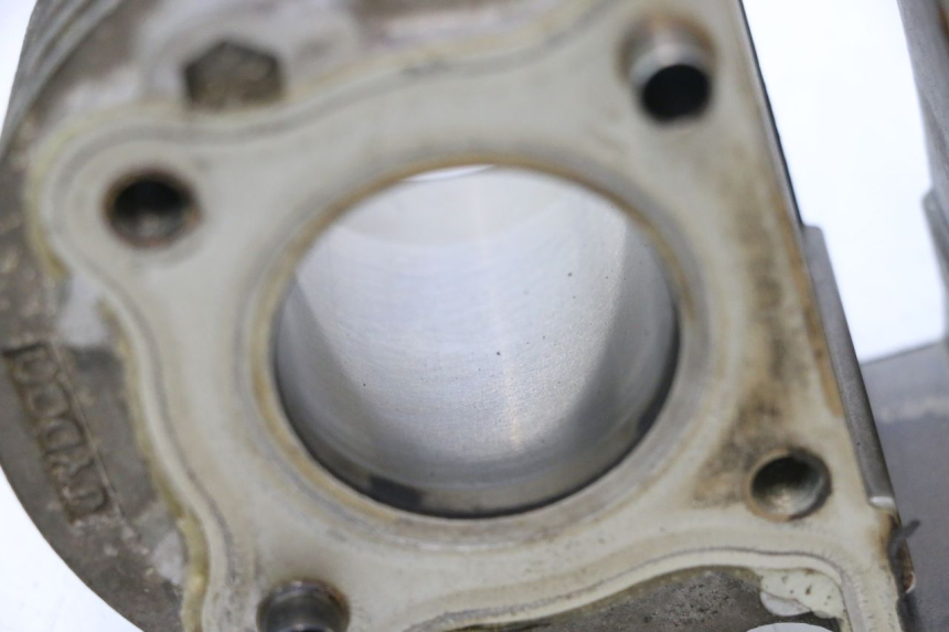 photo de CILINDRO PISTON PEUGEOT KISBEE 4T 50 (2010 - 2017) - Detalles de los puntos de fijación