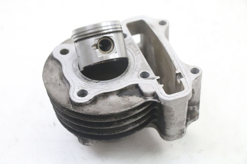 photo de CILINDRO PISTON KYMCO DINK 4T 50 (2007 - 2018) - Detalle de la pieza